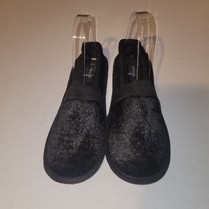 Armani hotels & resorts house shoes. Women's approximately 8.5 black